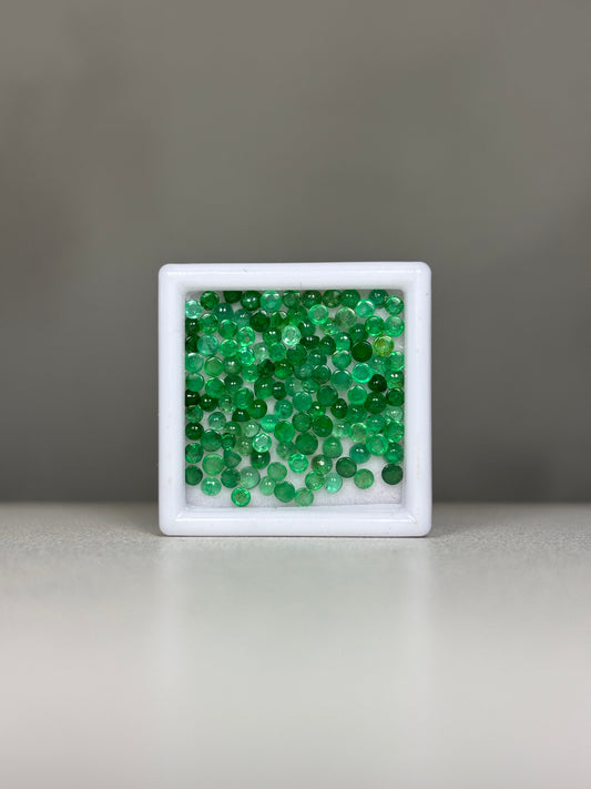 Esmeralda cabuchon 2mm